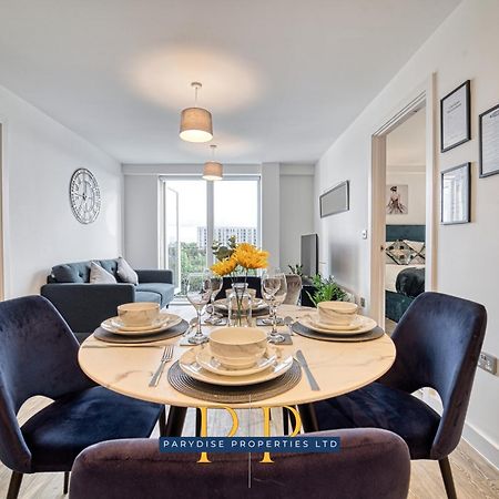 The Middlewood Plaza Suite - By Parydise Properties - Business Or Leisure Stays, Central Location, Sleeps 4, Salford Manchester Bagian luar foto
