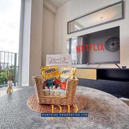 The Middlewood Plaza Suite - By Parydise Properties - Business Or Leisure Stays, Central Location, Sleeps 4, Salford Manchester Bagian luar foto