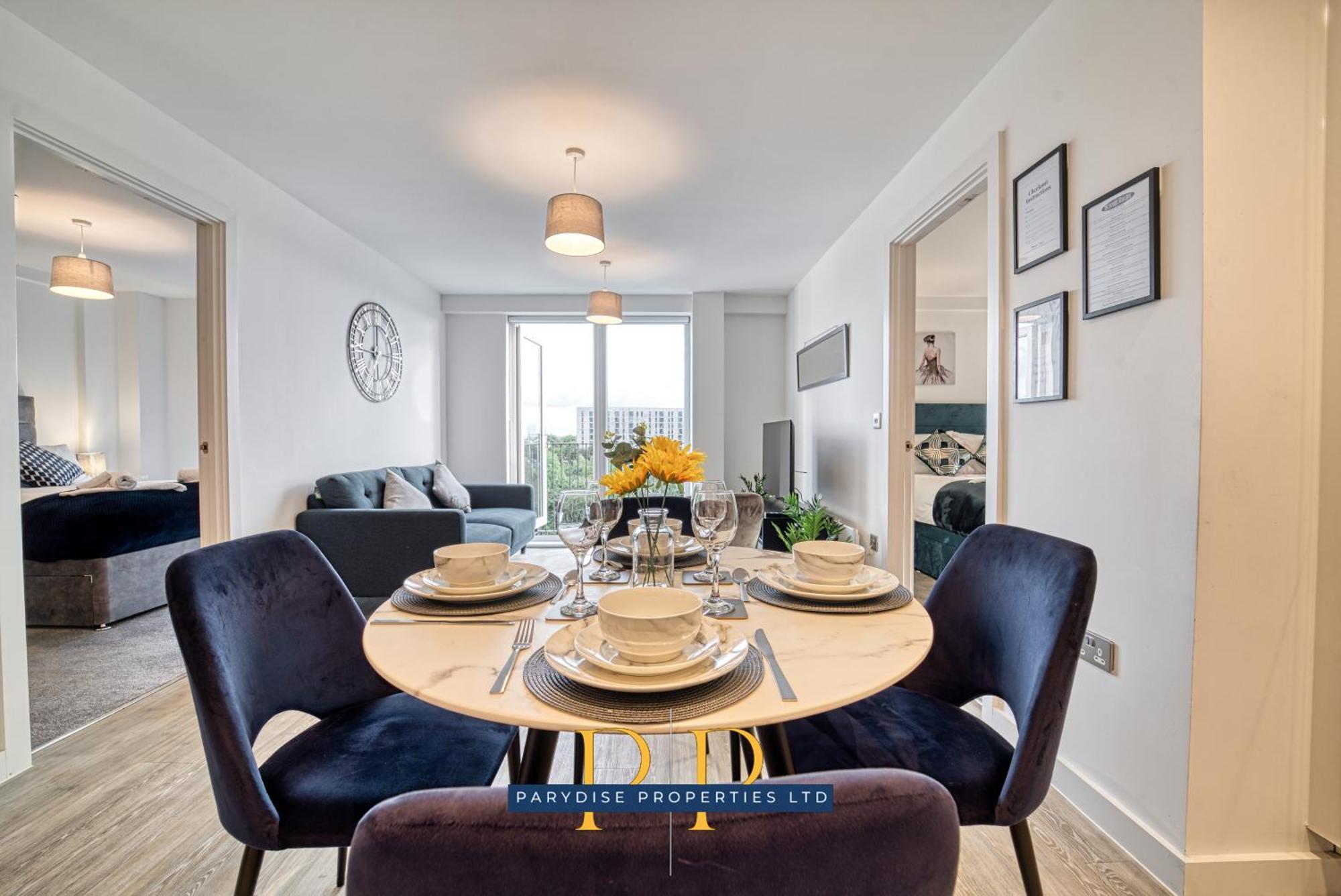The Middlewood Plaza Suite - By Parydise Properties - Business Or Leisure Stays, Central Location, Sleeps 4, Salford Manchester Bagian luar foto