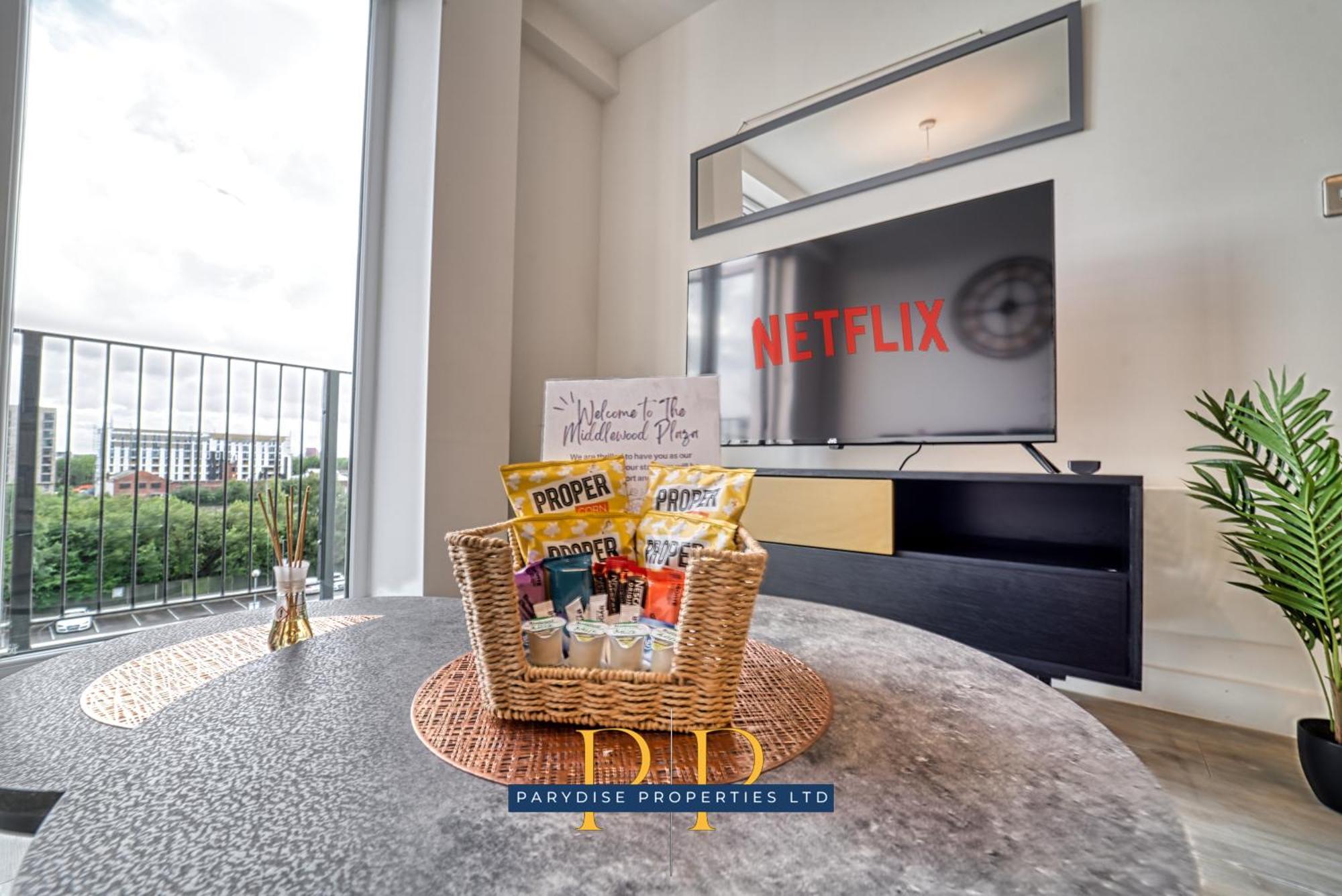 The Middlewood Plaza Suite - By Parydise Properties - Business Or Leisure Stays, Central Location, Sleeps 4, Salford Manchester Bagian luar foto
