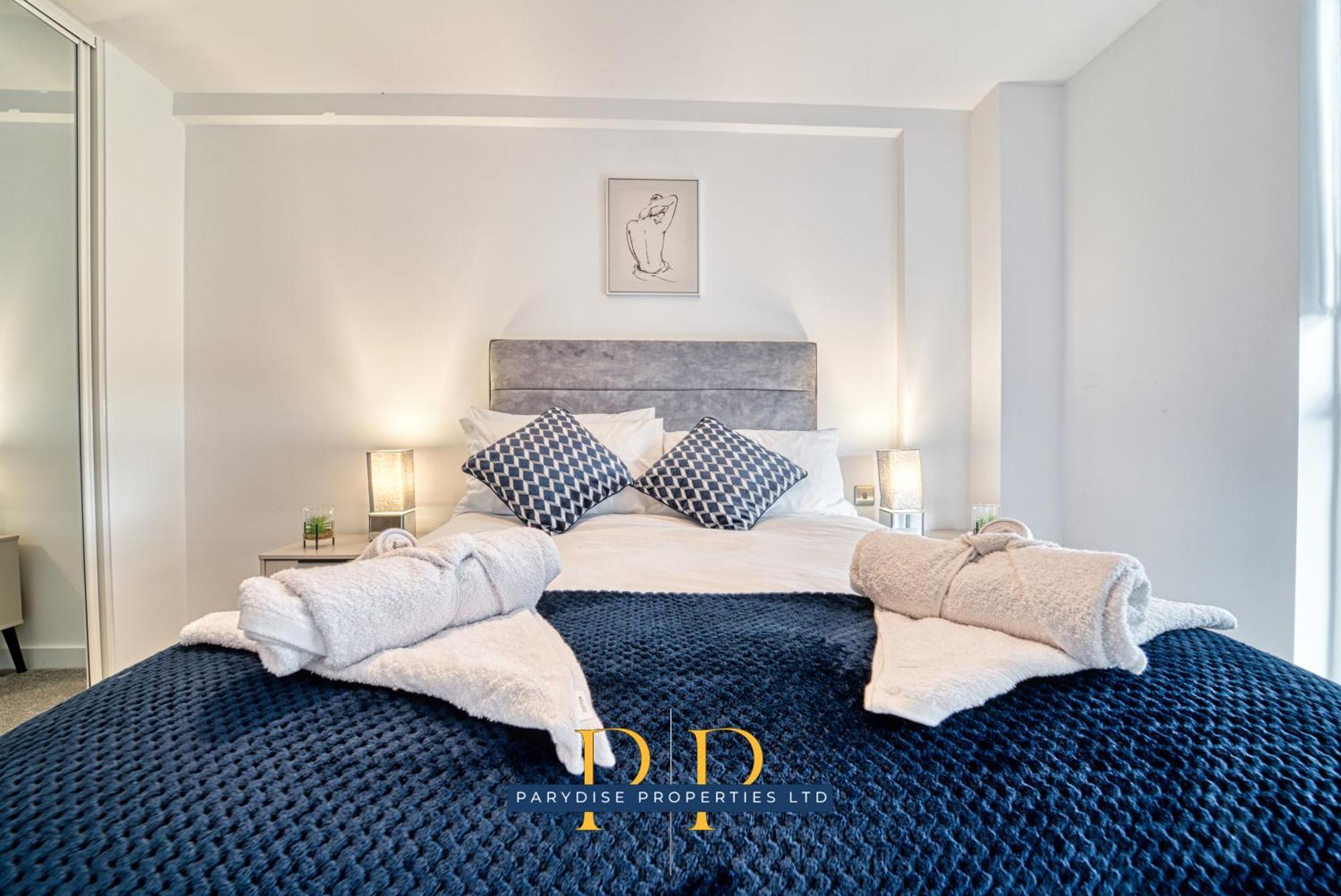 The Middlewood Plaza Suite - By Parydise Properties - Business Or Leisure Stays, Central Location, Sleeps 4, Salford Manchester Bagian luar foto