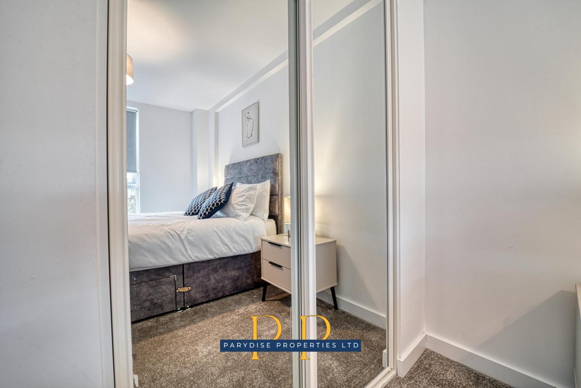 The Middlewood Plaza Suite - By Parydise Properties - Business Or Leisure Stays, Central Location, Sleeps 4, Salford Manchester Bagian luar foto