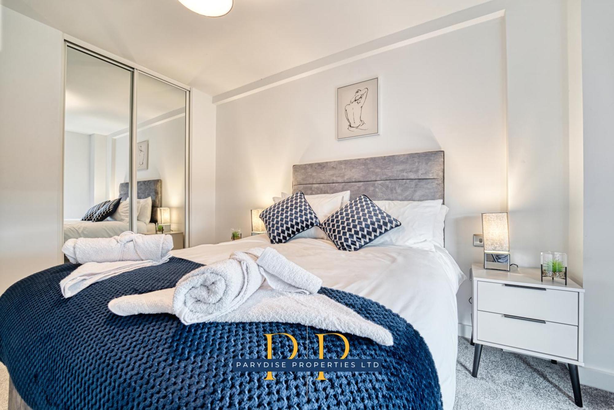 The Middlewood Plaza Suite - By Parydise Properties - Business Or Leisure Stays, Central Location, Sleeps 4, Salford Manchester Bagian luar foto