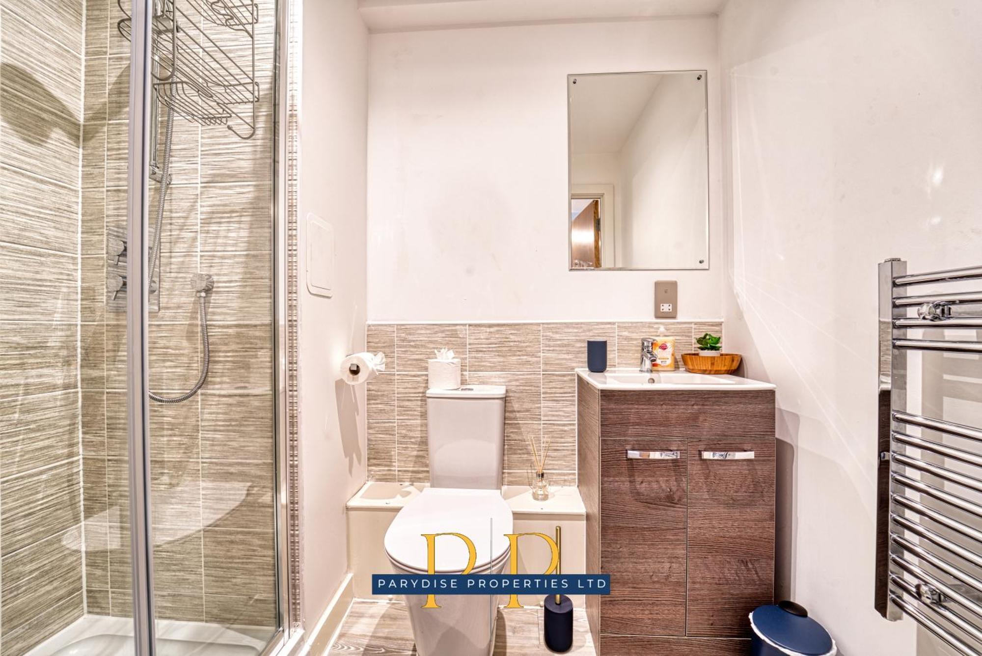 The Middlewood Plaza Suite - By Parydise Properties - Business Or Leisure Stays, Central Location, Sleeps 4, Salford Manchester Bagian luar foto