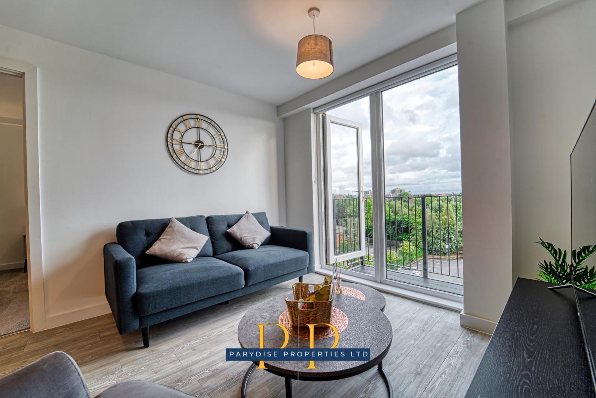 The Middlewood Plaza Suite - By Parydise Properties - Business Or Leisure Stays, Central Location, Sleeps 4, Salford Manchester Bagian luar foto