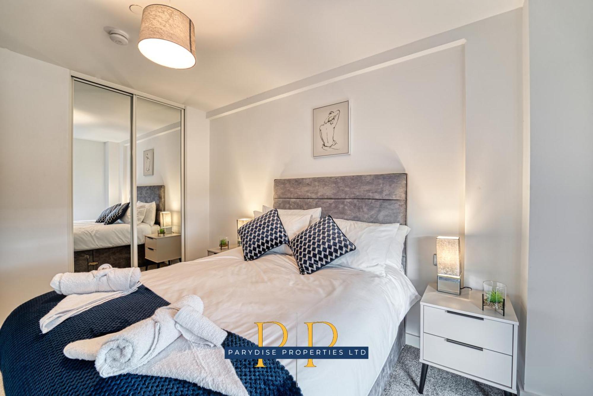 The Middlewood Plaza Suite - By Parydise Properties - Business Or Leisure Stays, Central Location, Sleeps 4, Salford Manchester Bagian luar foto