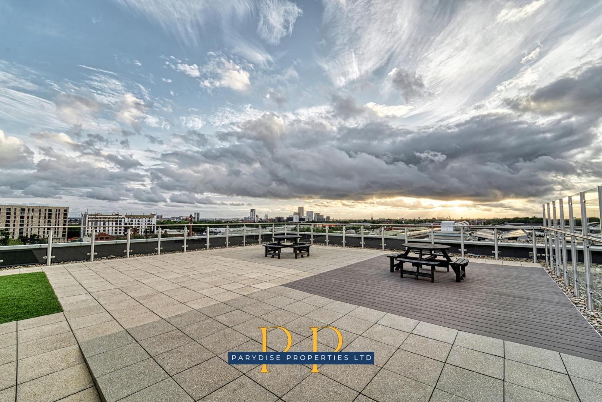 The Middlewood Plaza Suite - By Parydise Properties - Business Or Leisure Stays, Central Location, Sleeps 4, Salford Manchester Bagian luar foto