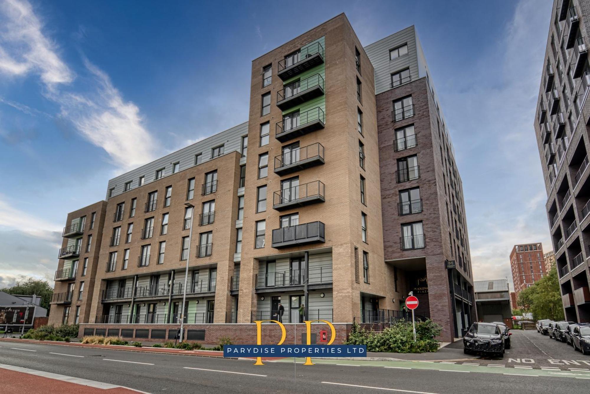 The Middlewood Plaza Suite - By Parydise Properties - Business Or Leisure Stays, Central Location, Sleeps 4, Salford Manchester Bagian luar foto