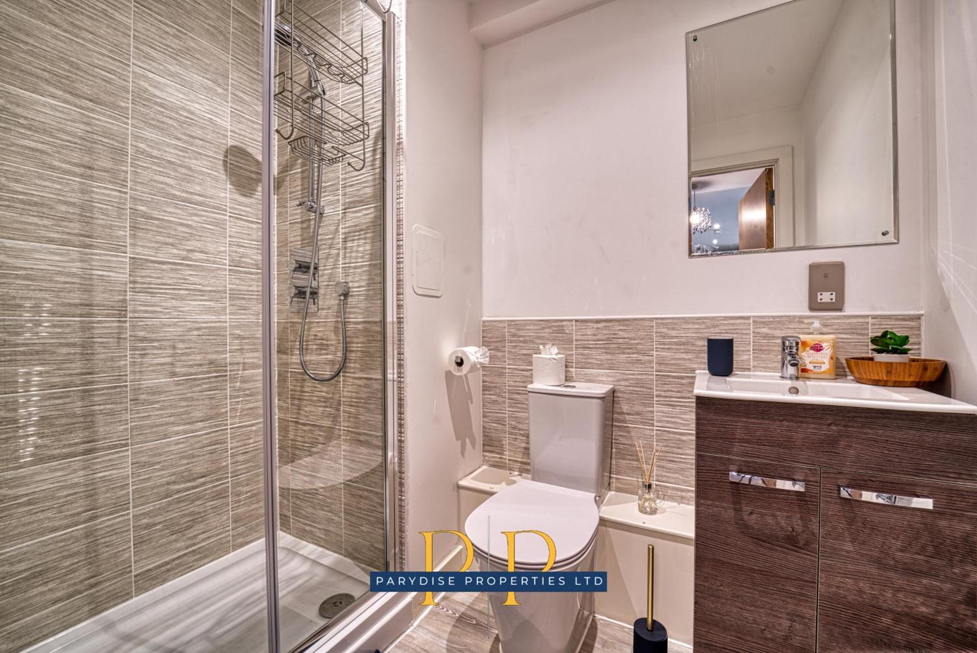 The Middlewood Plaza Suite - By Parydise Properties - Business Or Leisure Stays, Central Location, Sleeps 4, Salford Manchester Bagian luar foto