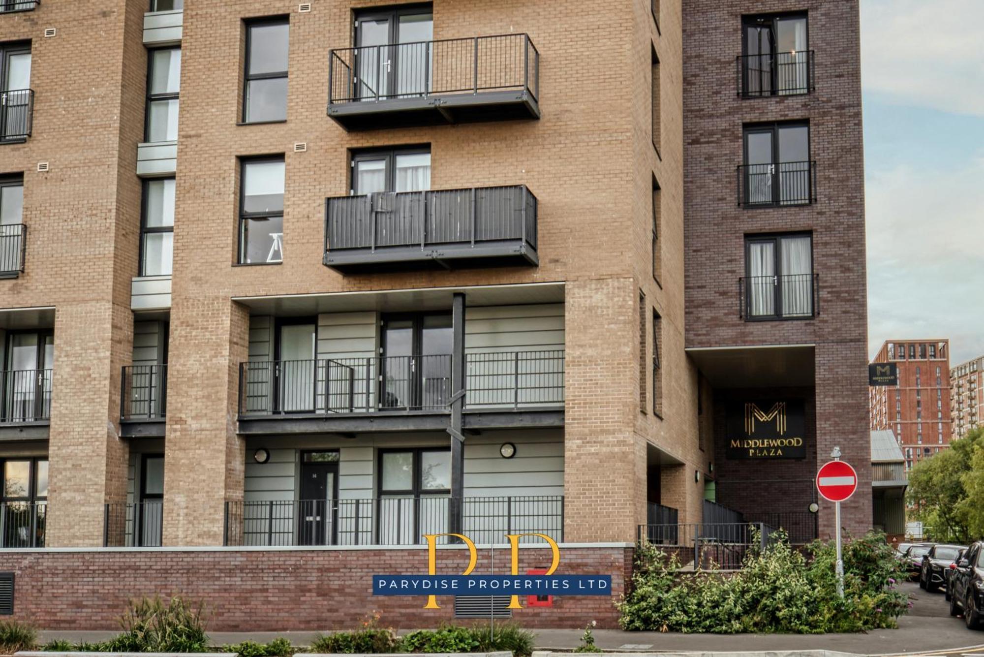 The Middlewood Plaza Suite - By Parydise Properties - Business Or Leisure Stays, Central Location, Sleeps 4, Salford Manchester Bagian luar foto